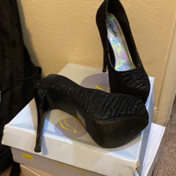 Semi brand new - Picture 2 of 3